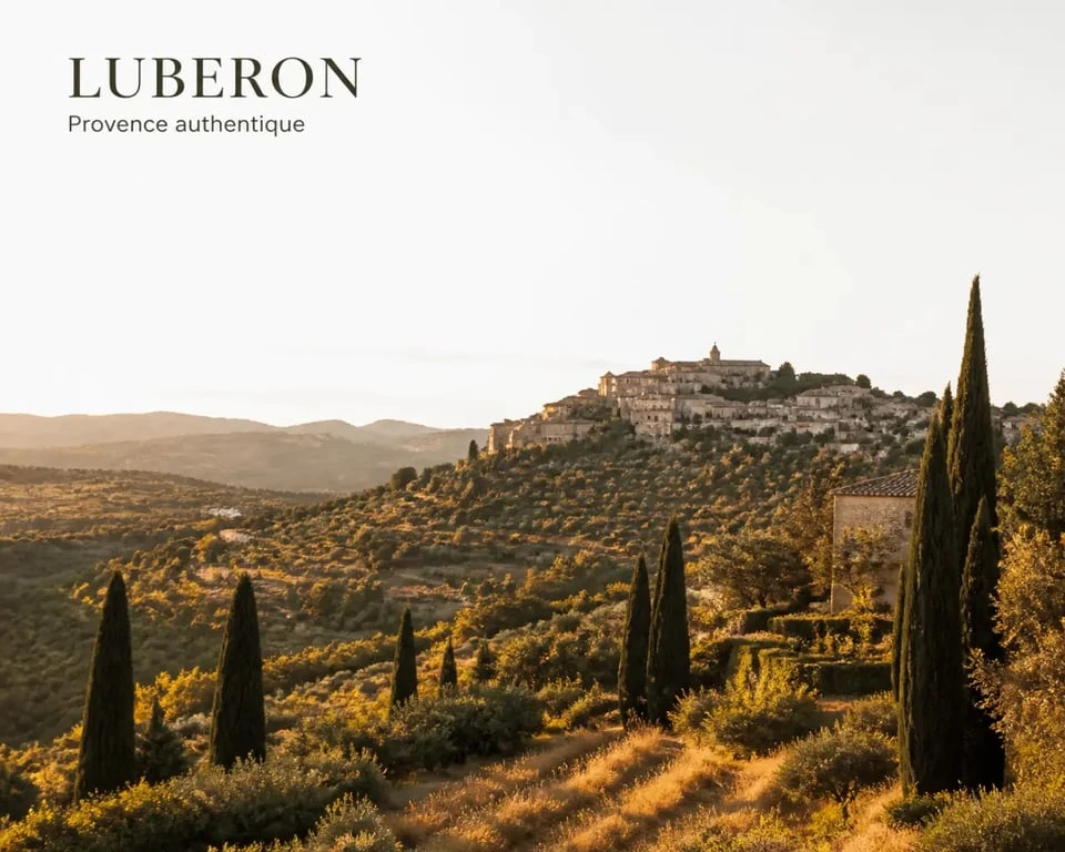 Week end insolite luberon : paysage de collines ocres et village perché en Provence