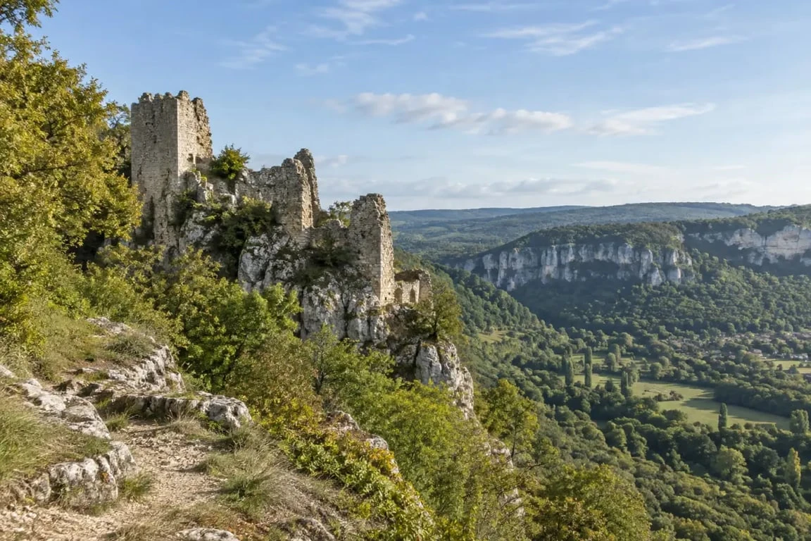 Circuit nos plus beaux villages : ruines du château des Anglais dans le Lot
