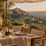 Restaurant avec vue Luberon : terrasse en pierre sèche à Gordes, panorama